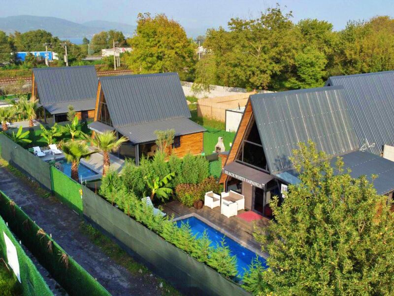 Sapanca Siyah Beyaz Bungalov